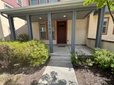 Main picture of 1976 Grant Ave