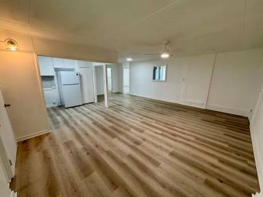 Main picture of 1727 Mahani Loop