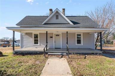 Main picture of 212 N Laura Wall Blvd