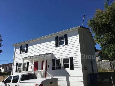 Main picture of 2706 Creamery St