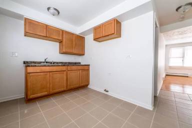 Main picture of 7927 S Ellis