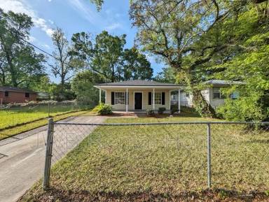 Main picture of 2122 Woodside St