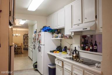 Main picture of 649 W 42nd St