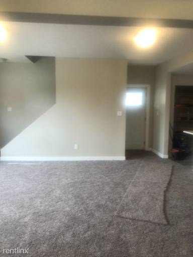 Main picture of 1521 W Vermont St