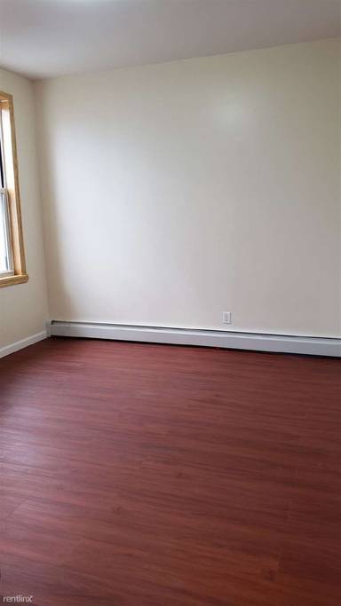 Main picture of 140 Bay 13th St