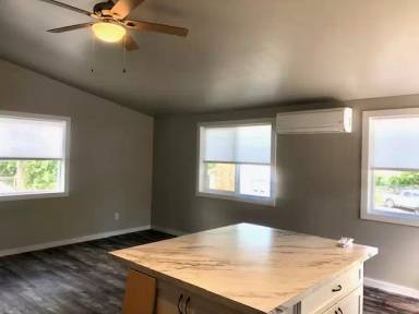 Main picture of 553 Park Ave