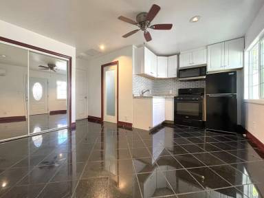 Main picture of 8822 Tyrone Ave