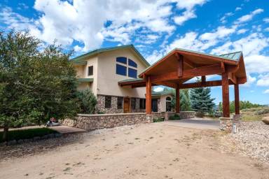 Main picture of 595 S Foothill Dr