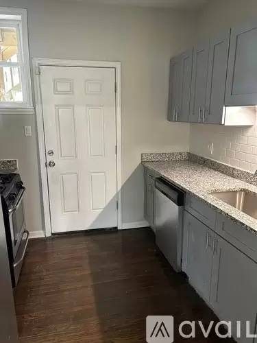 Main picture of 4618 S Lake Park Ave