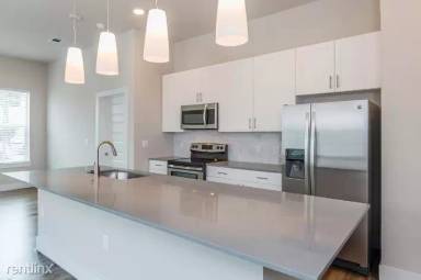 Main picture of 2200 S Lakeshore Blvd