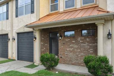 Main picture of 212 Capri Pl
