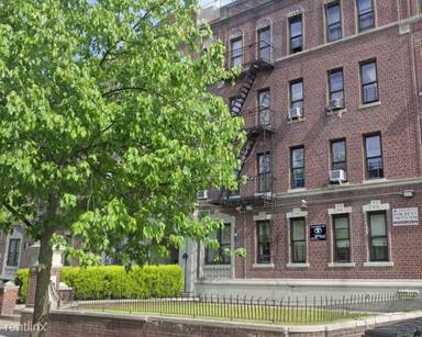 Main picture of 1315 Eastern Pkwy