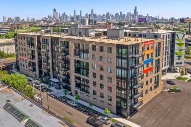 Main picture of 1701 W Webster Ave