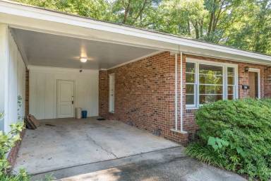 Main picture of 427 Scaleybark Rd