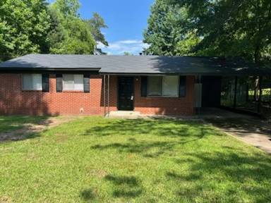 Main picture of 826 Englewood Dr
