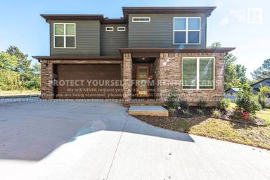 Main picture of 962 W Boone St