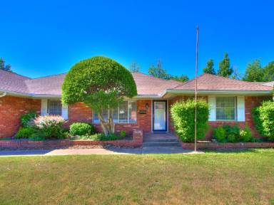 Main picture of 3004 Kent Dr