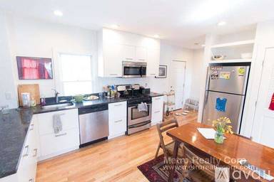 Main picture of 382 Washington St