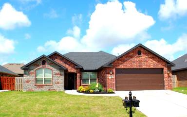 Main picture of 6100 S 38th St