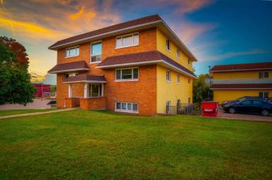 Main picture of 220 Rail St