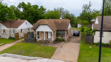 Main picture of 624 SW 44th St