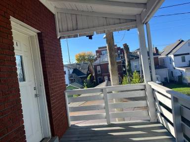 Main picture of 956 S Floyd St