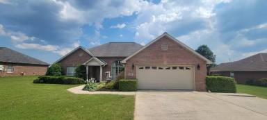 Main picture of 206 Williston Dr