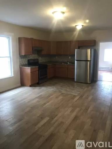Main picture of 719 Roberts St
