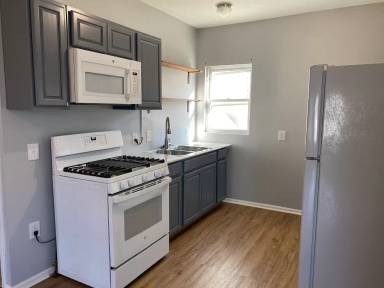 Main picture of 1879 N Main St