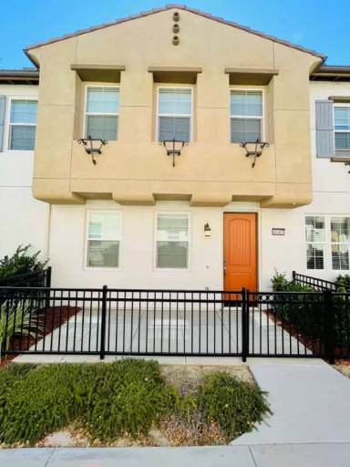 Main picture of 40407 Calle Real