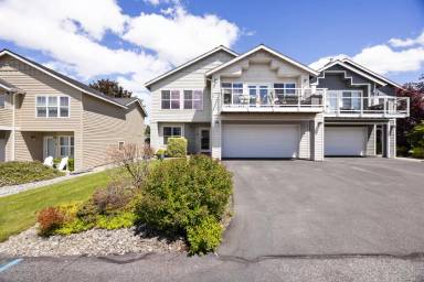 Main picture of 225 Parkway Dr