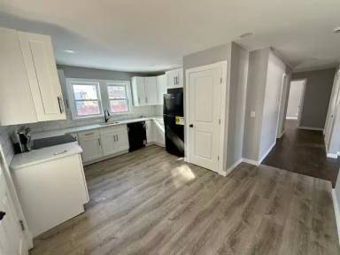 Main picture of 80 E 1st St