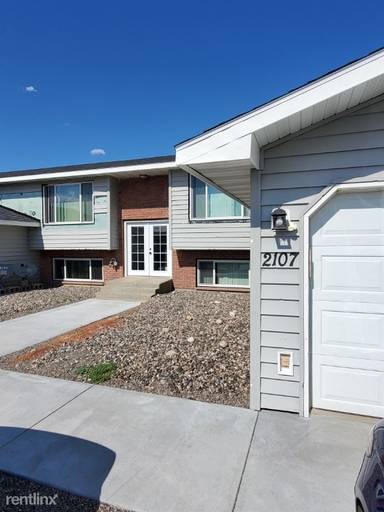 Main picture of 2107 Clubhouse Way
