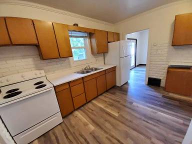 Main picture of 1327 W Washington St