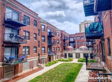 Main picture of 4627 S Drexel Blvd