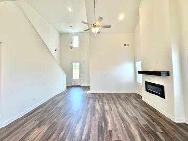 Main picture of 60 Hughetta St N