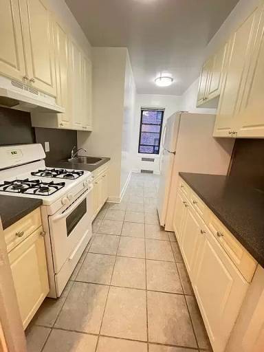 Main picture of 3619 167th St