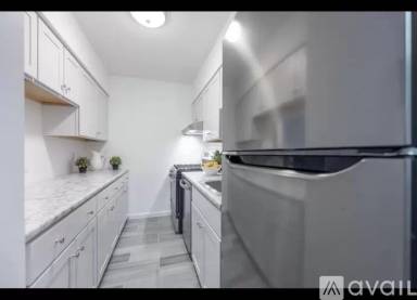 Main picture of 10 Crescent Dr