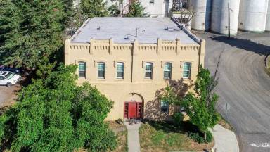 Main picture of 705 1st St