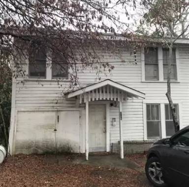 Main picture of 301 E Mississippi Ave