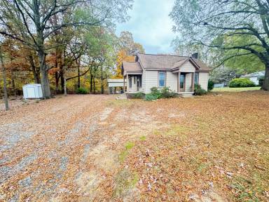 Main picture of 946 N Enochville Ave