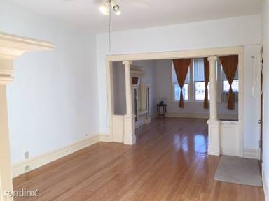 Main picture of 3745 N Clark St