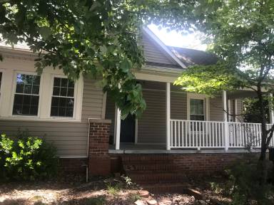 Main picture of 810 Rosehill Ave