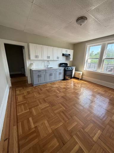 Main picture of 2 Columbia Ave