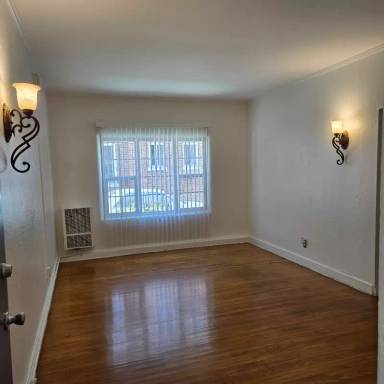 Main picture of 636 N Plymouth Blvd
