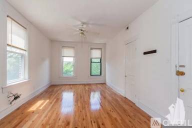 Main picture of 2315 N Southport Ave