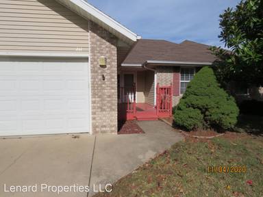 Main picture of 204 W Hunter Dr