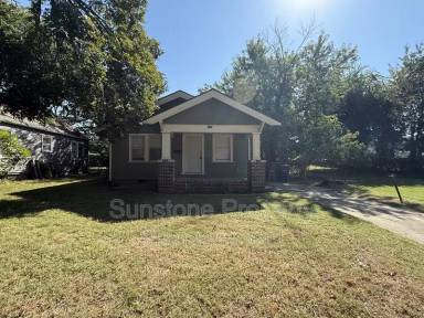 Main picture of 3128 E 4th St