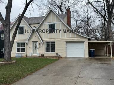Main picture of 404 E 79th Ter