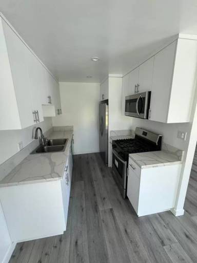 Main picture of 6611 Woodley Ave